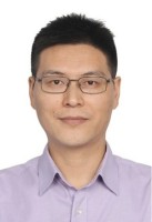 严德 照片