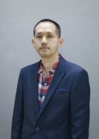 余伟 照片