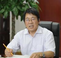 王鸣华 照片