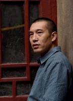 何平 照片