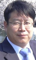 郑显文 照片