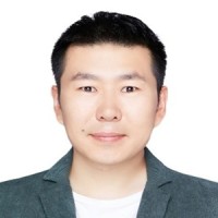 王鸿 照片