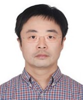丁立 照片