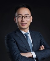 何平 照片