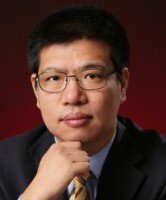 何亮 照片