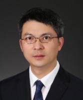 李洪 照片