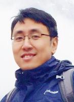 李炜 照片