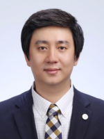 卓岩 照片