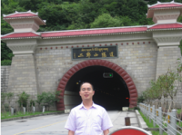 胡震 照片