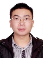 鲁越 照片