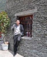 何伟 照片