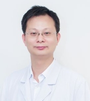 黄成亮 照片