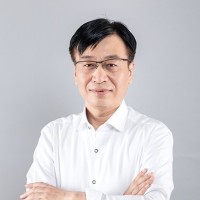 梁泉峰 照片