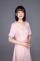 秦芳 照片