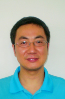 万亚东 照片
