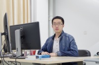 尹航 照片