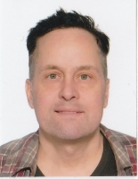 Francis Elliott 照片