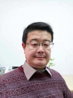 阎彤 照片