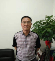 李鹰 照片