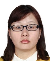 杨　芳 照片