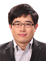 李健 照片
