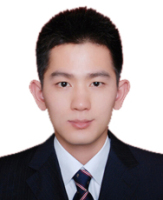 何朋蔚 照片