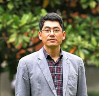 郎万中 照片