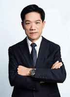 刘一君 照片