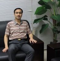 何建成 照片