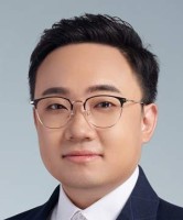 梁文强 照片