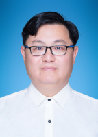 潘震 照片