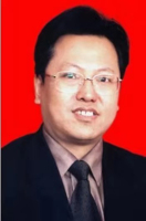 ​侯泽 照片