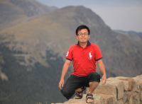 李彦 照片