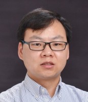 余亮 照片