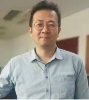 鲁逸人 照片