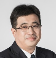 梁建 照片