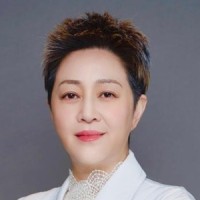 王育 照片