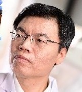 张亚雷 照片