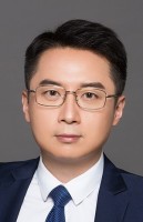 张毅 照片