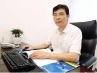 丁宏 照片