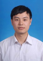 严达利 照片