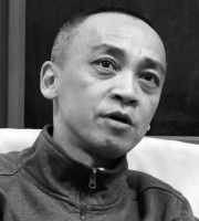 董璁 照片