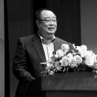 李雄 照片