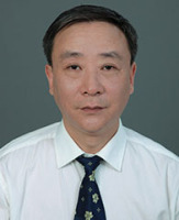 何立 照片