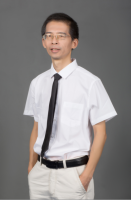 何毅斌 照片