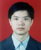 向东 照片