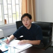 何平 照片