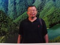 刘益 照片