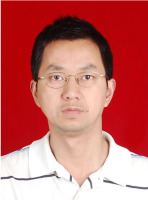 何圣仲 照片
