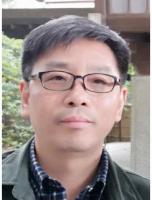 黄丁发 照片